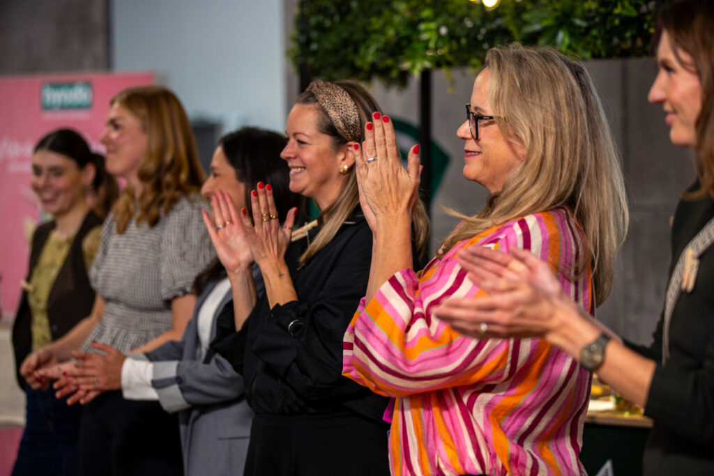 Das modemconclusa Team klatscht bei ihrem Influencer Event
